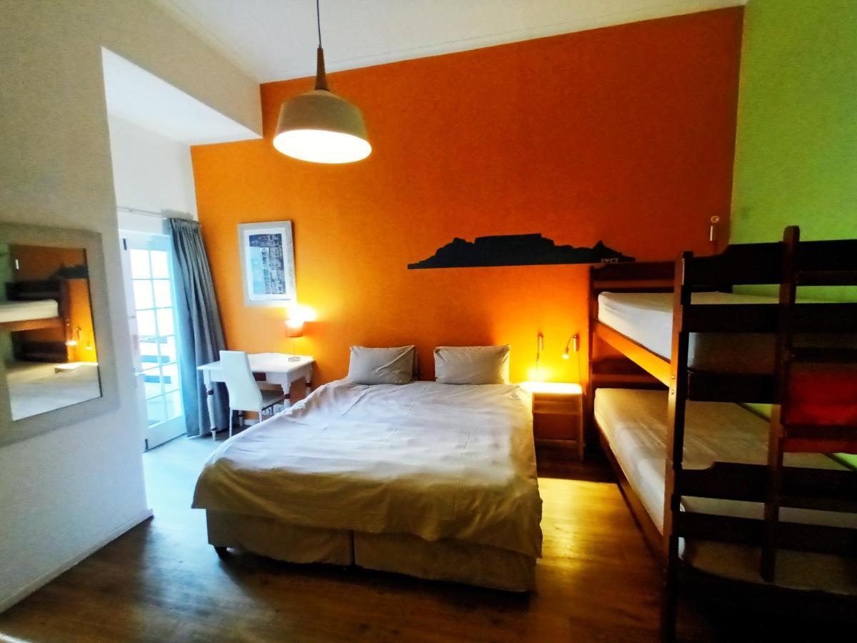 House On The Hill Hostel เคปทาวน์ ภายนอก รูปภาพ