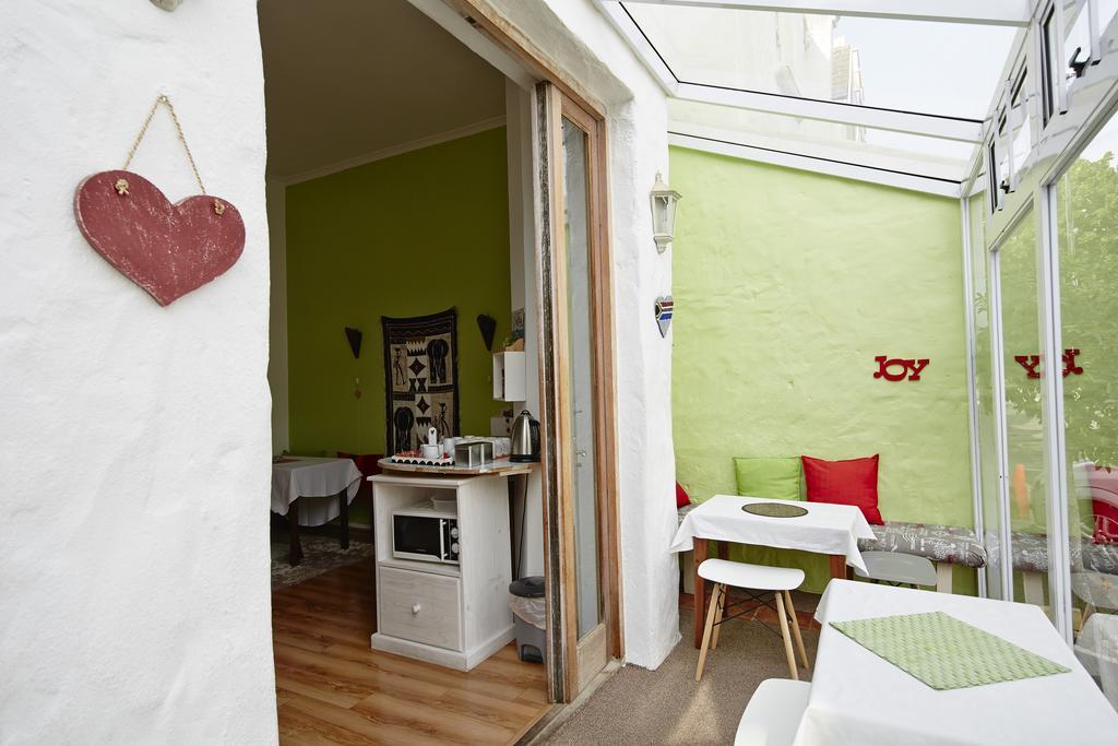House On The Hill Hostel เคปทาวน์ ภายนอก รูปภาพ