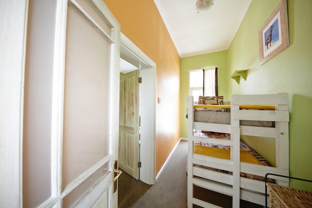 House On The Hill Hostel เคปทาวน์ ภายนอก รูปภาพ