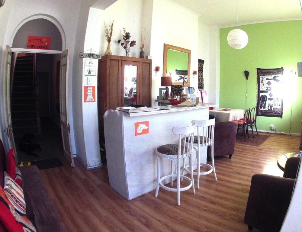 House On The Hill Hostel เคปทาวน์ ภายนอก รูปภาพ